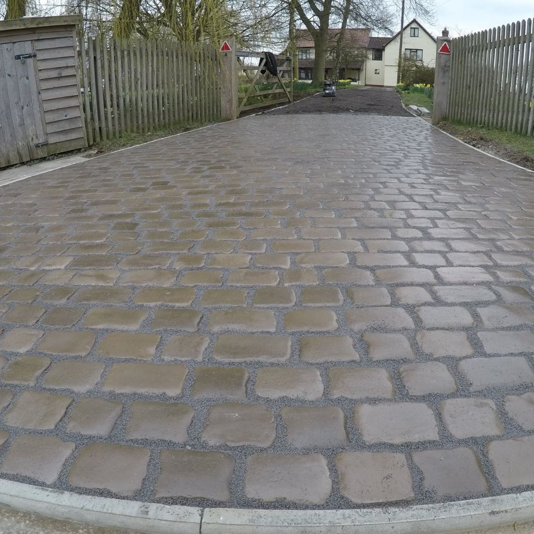 Block paved driveway installed by MJ Nunn Surfacing